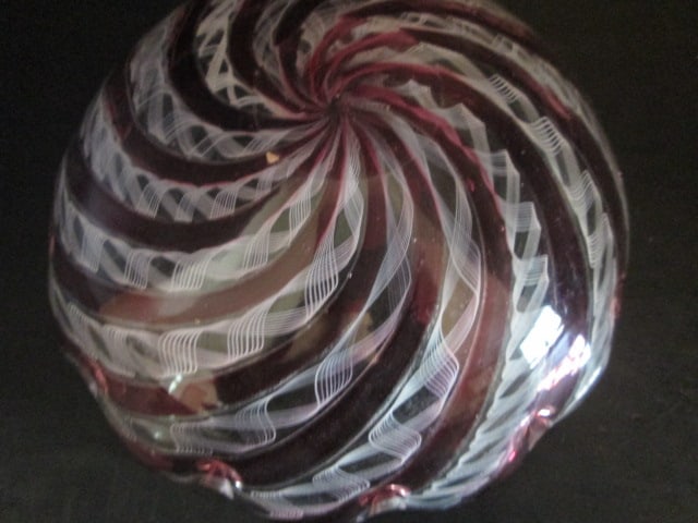 Cranberry and White Swirl Art Glass Bowl - 4