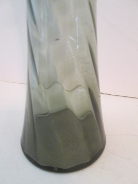 Midcentury Twisted Optic Pattern Art Glass Vase - 2