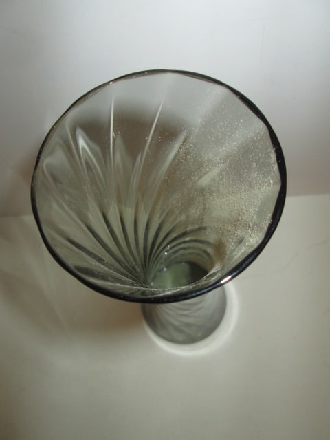 Midcentury Twisted Optic Pattern Art Glass Vase - 4