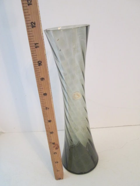 Midcentury Twisted Optic Pattern Art Glass Vase - 5