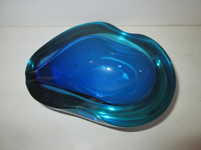 Midcentury Free Form Blue Art Glass Ashtray - 2