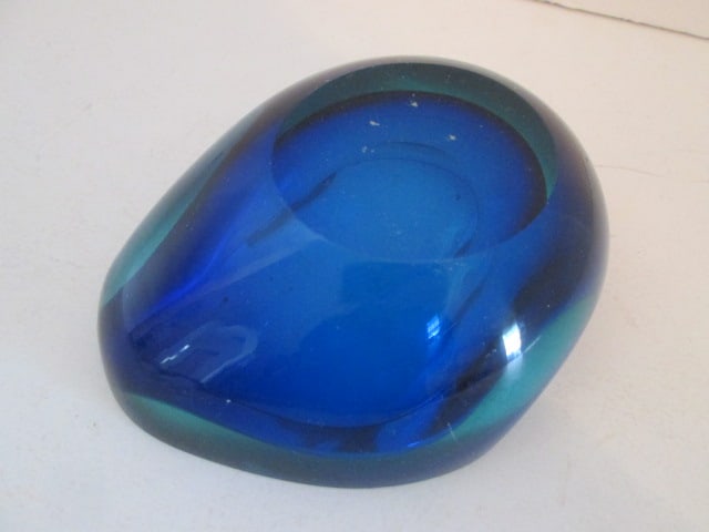 Midcentury Free Form Blue Art Glass Ashtray - 3