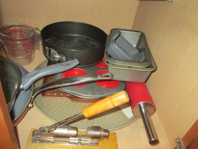 Baking, Pyrex and Cookware Grouping - 4