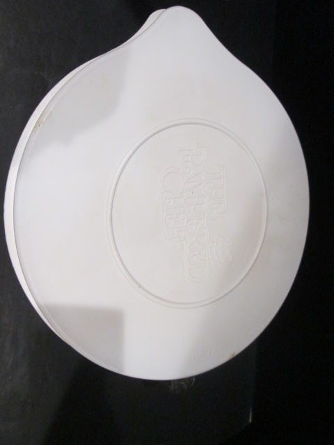 The Pampered Chef 8 Cup Measuring Bowl with Storage Lid - 2