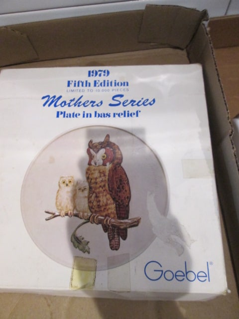 1979 W. Goebel Mothers Series Limited Edition Collector's Plate in Bas Relief in Original Box - 5