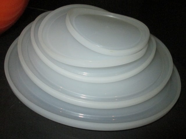 Colorful 5 Piece Melamine Nesting Bowl Set with Plastic Storage Lids - 2