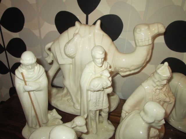 18 Piece White Ceramic Nativity Set - 2