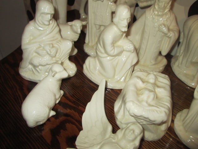 18 Piece White Ceramic Nativity Set - 3