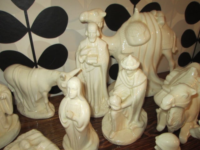 18 Piece White Ceramic Nativity Set - 4