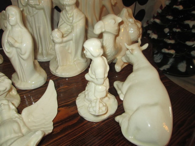 18 Piece White Ceramic Nativity Set - 5