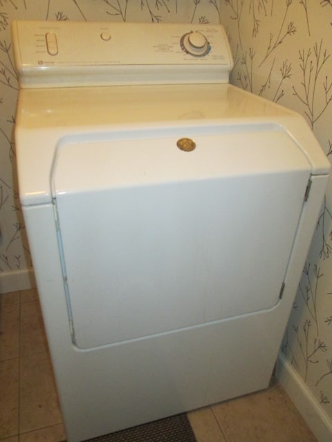 Maytag Atlantis Oversize Capacity Plus Electric Dryer (1 of 6)