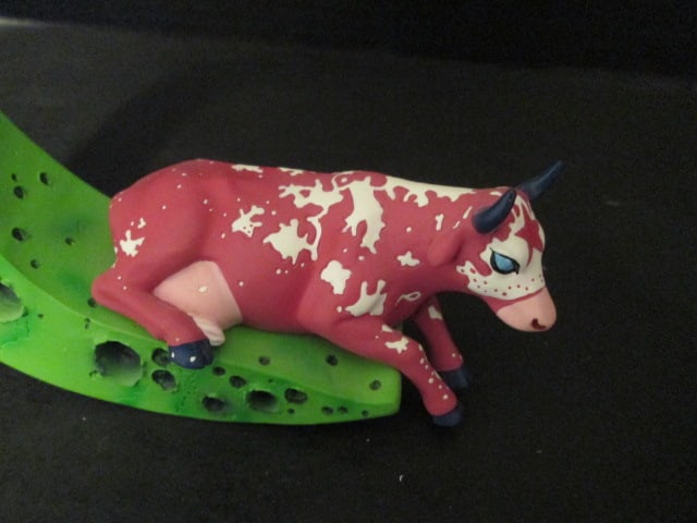 2002 Cow Parade "Mooon Dreams" Figurine - 2