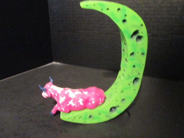 2002 Cow Parade "Mooon Dreams" Figurine - 3