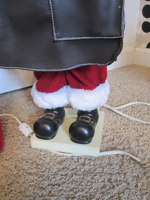 Electric Animated Santa and Mrs. Claus Dolls - 4