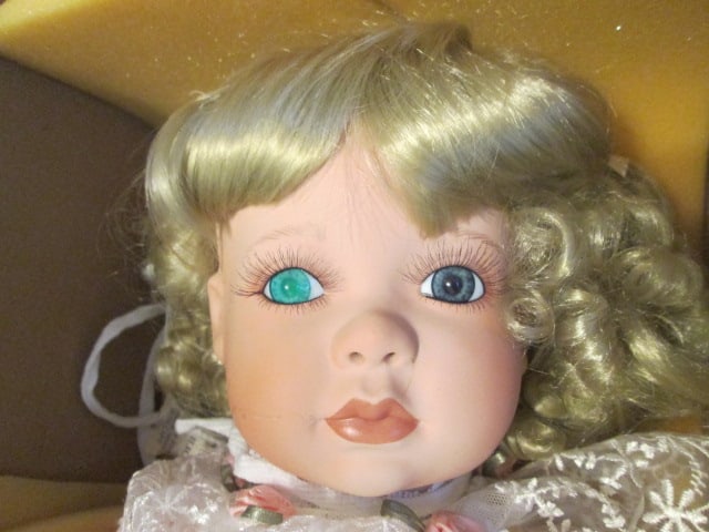 Four Porcelain Collector Dolls in Original Boxes - 7