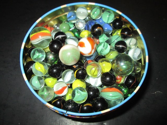 1996 Hersheypark Carrousel Series Collector Tin Filled with Old Marbles - 2