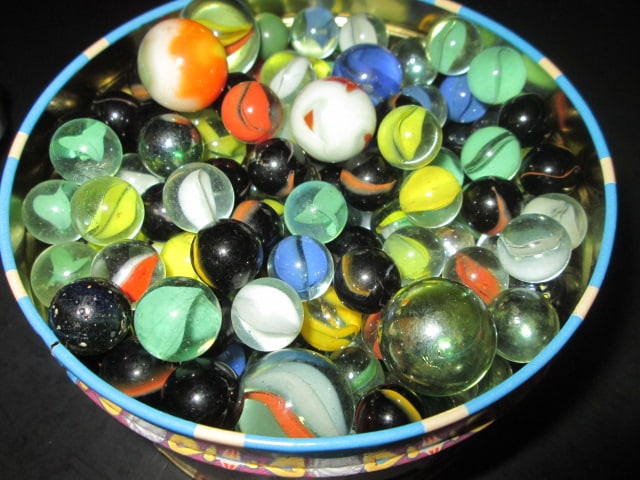 1996 Hersheypark Carrousel Series Collector Tin Filled with Old Marbles - 3