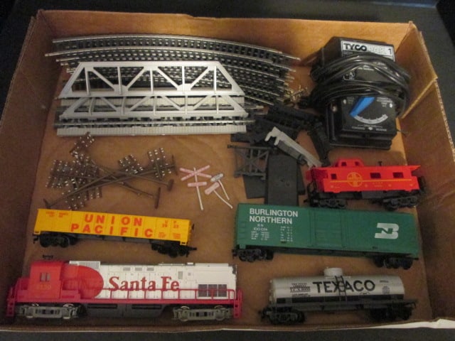 Tyco "S" Scale Electric Train Set (1 of 6)