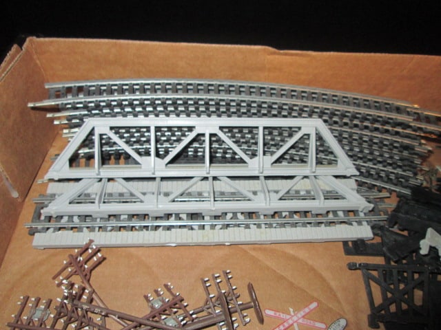 Tyco "S" Scale Electric Train Set - 3