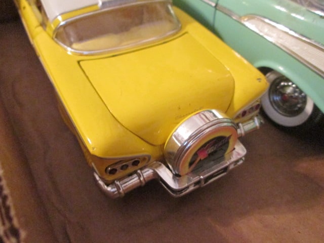Two Metal Collector Scaled Die Cast Cars - 4