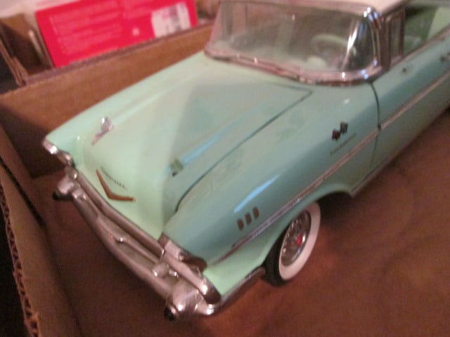 Two Metal Collector Scaled Die Cast Cars - 7