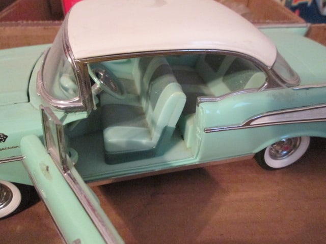 Two Metal Collector Scaled Die Cast Cars - 8