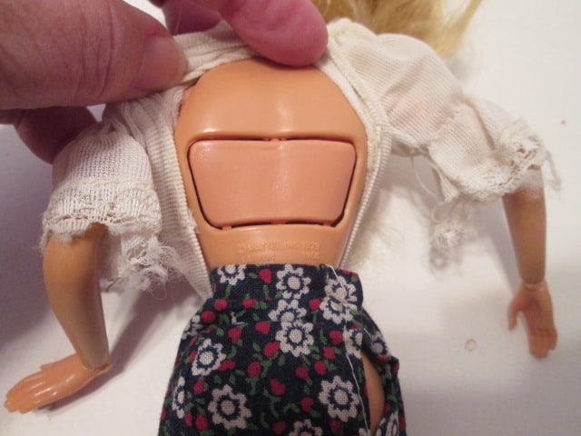 1977Mattel Barbie Fashion Doll Case with Barbie Dolls and Accessories - 10