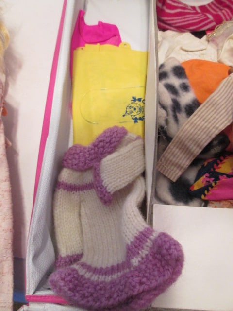 1977Mattel Barbie Fashion Doll Case with Barbie Dolls and Accessories - 19