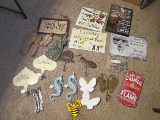 Grouping of Novelty Signs, Wall Plaques and Wall Hooks: Local Pickup Only