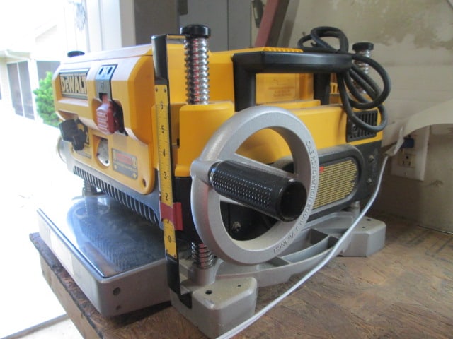 DeWalt 13" Cut Electric Planer - 3