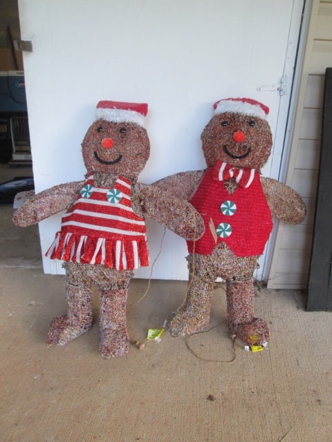 Mr. and Mrs. Gingerbread Man Pre-Lit Holiday Tinsel Figures: works, may need a few bulbs replaced, see pictures and preview, Local Pickup Only
