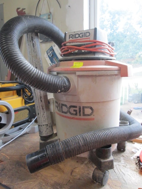 Ridgid 6 Gallon Wet/Dry Shop Vac: powers on, Local Pickup Only