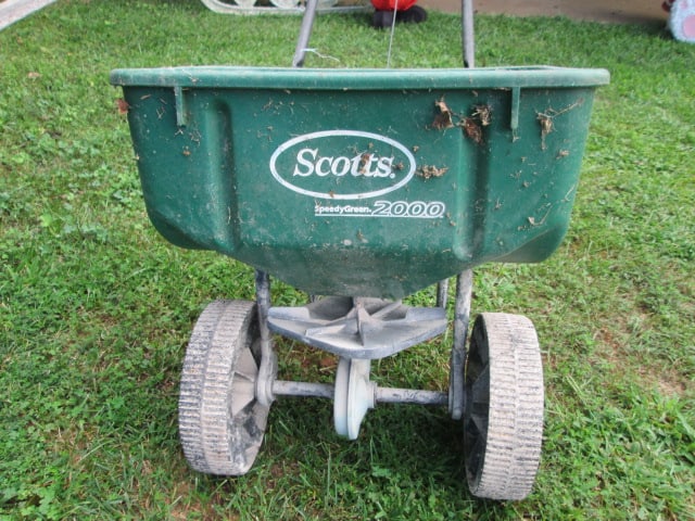 Scotts 2000 Broadcast Spreader - 2