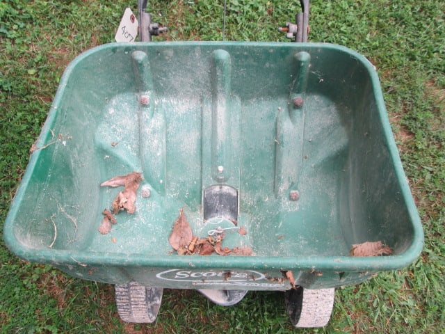 Scotts 2000 Broadcast Spreader - 3