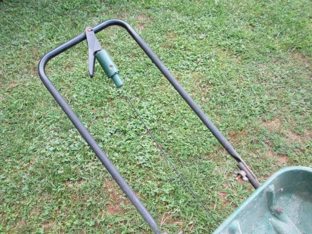 Scotts 2000 Broadcast Spreader - 4