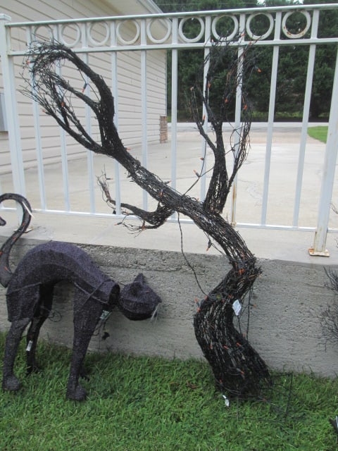 Nice Grouping of Halloween Yard Decorations - 3