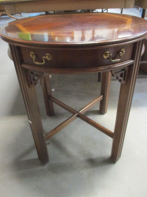 Vintage Chinese Chippendale Style Lane Round 1-Drawer Side Table (1 of 5)