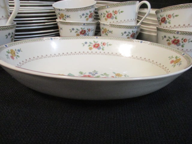 71 Pieces of Royal Doulton "Kingswood" English Porcelain China - 2