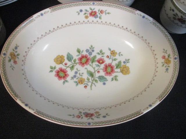 71 Pieces of Royal Doulton "Kingswood" English Porcelain China - 3