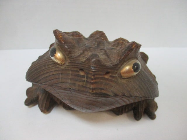 Mid Century Modern Japanese Handcarved Toad Sculpture - 2