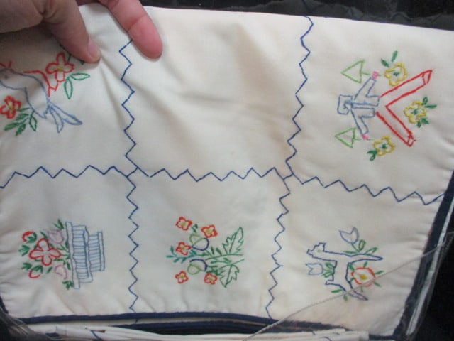 Vintage Handmade Embroidered Napkins and Placemats - 4