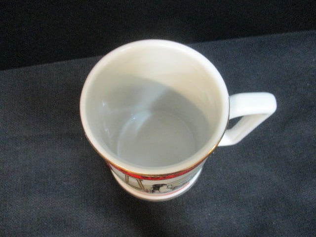 Vintage "A Tale of Two Cities" Mug and "Guiness" Salt & Pepper Shakers - 7