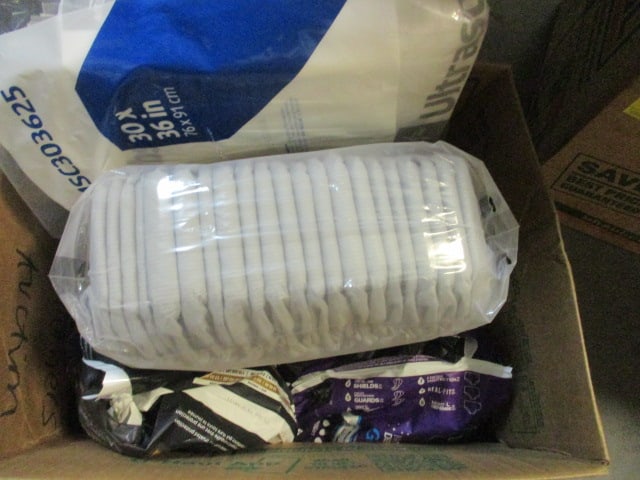 Lot of Men's Adult Diapers and Waterproof Mats: see pictures and preview for selection
