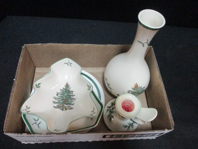 Spode "Christmas Tree" Tidbit Dishes, Trivet, Candle Holder, and Vase: 2 3/4" to 7 1/2"