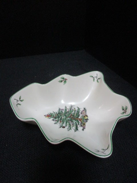 Spode "Christmas Tree" Tidbit Dishes, Trivet, Candle Holder, and Vase - 4
