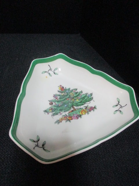 Spode "Christmas Tree" Tidbit Dishes, Trivet, Candle Holder, and Vase - 5