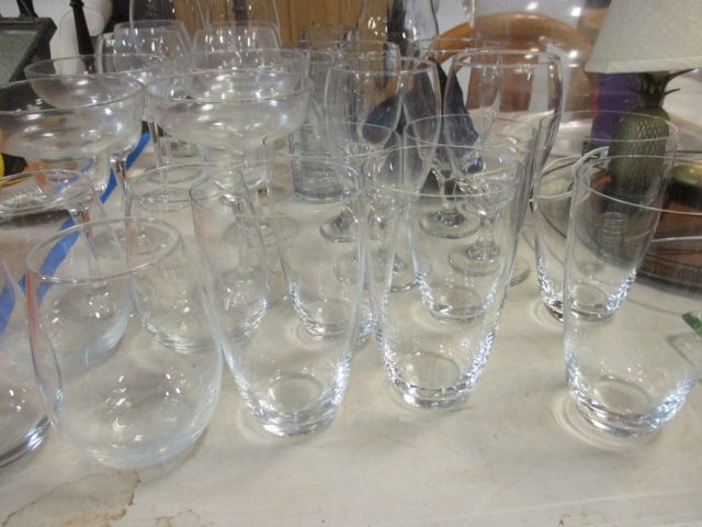 Table Lot - Clear Wine and Margaritta Stem Glasses, Tumbler Glasses, Vases, - 3