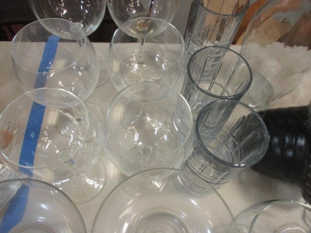 Table Lot - Clear Wine and Margaritta Stem Glasses, Tumbler Glasses, Vases, - 4