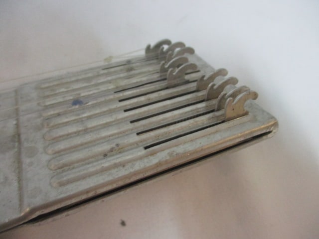 Vintage H.C. Buicke & Sons "Niagra" Fish Hook Holder - 2