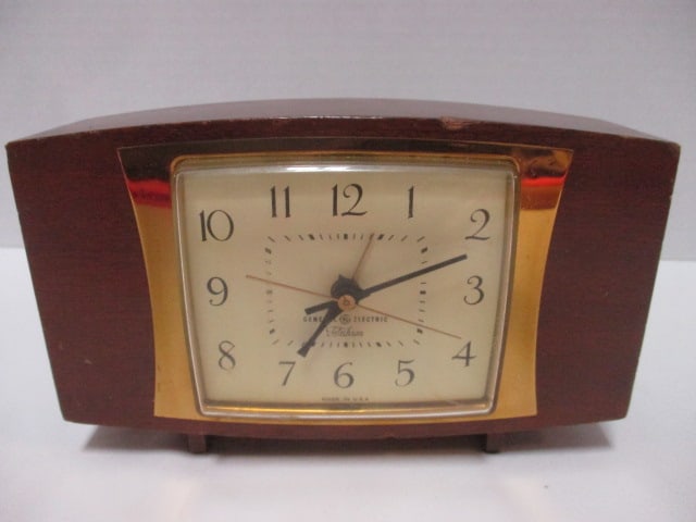 Mid Century Modern General Electric "Telechron" Electric Desk Clock: 7 1/4" x 4 3/4", nicks